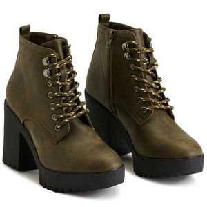 SEVEN7 Women's Flatiron Lug Sole Boots